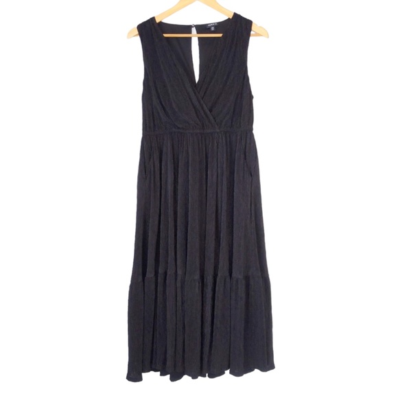 Torrid Black Sleeveless Crinkle Skater Wrap Midi Dress - Picture 4 of 10